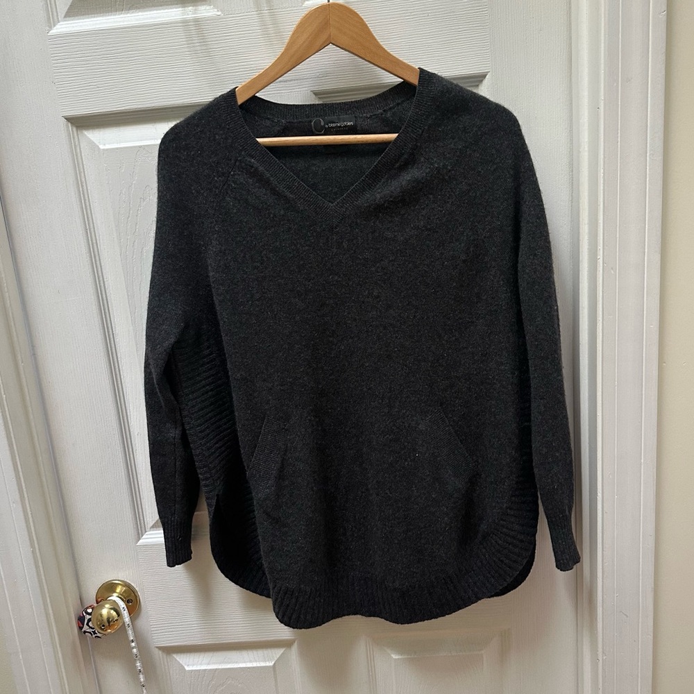Bloomingdale's cashmere Dark Gray V-Neck Women's Sweater oversized XS
